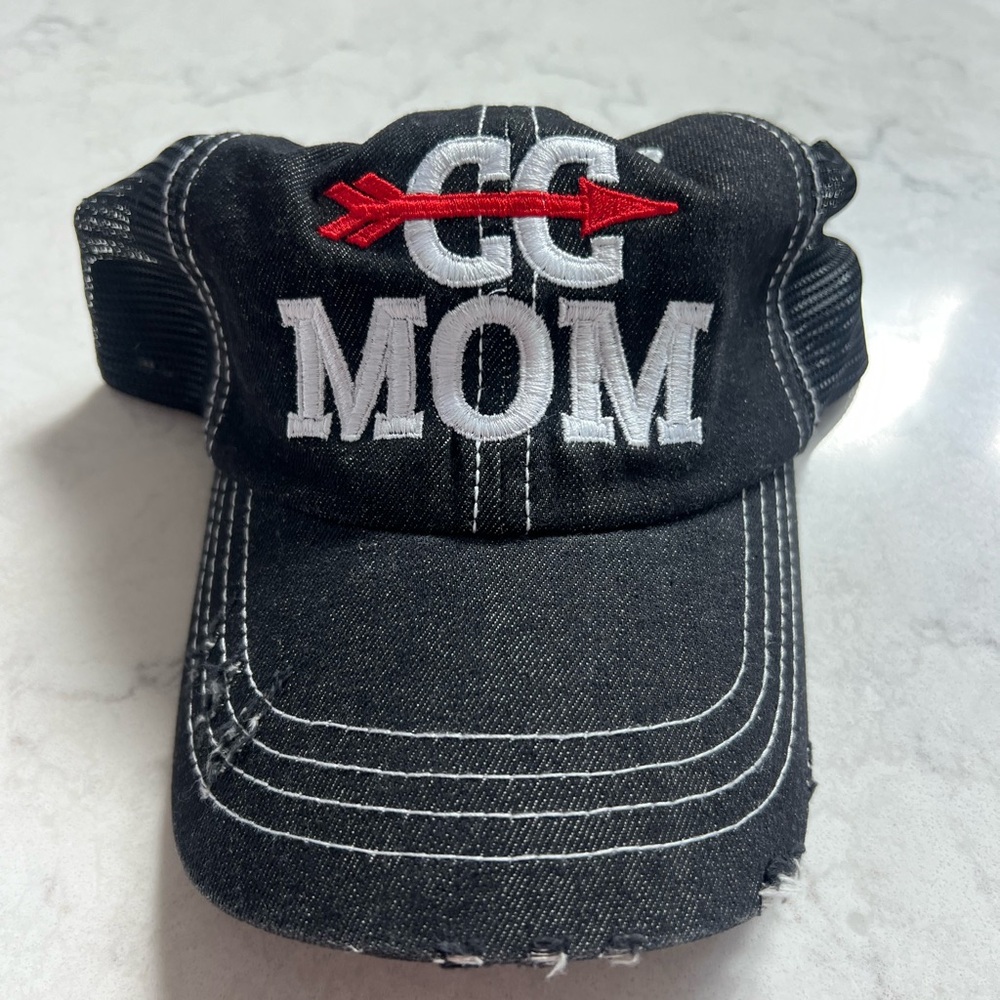 NWT CC Mom Cap